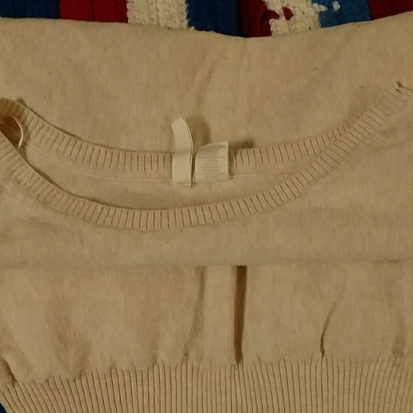 Short sleeve oatmeal color Sz: MED top - Picture 4 of 5